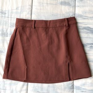 FOREVER 21 Women’s Short Skirt (XS) Classy with Slit Brand New in Maroon/Brown